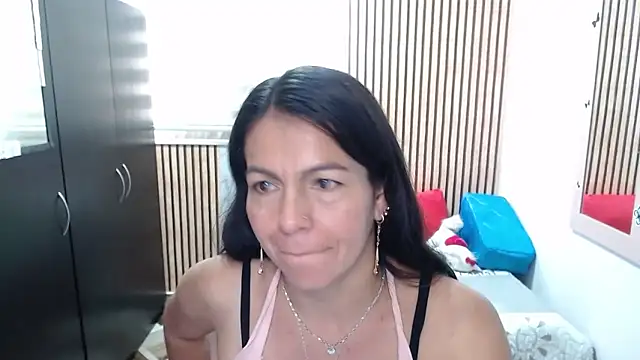 Chat +18 de camilavargas_ ao vivo