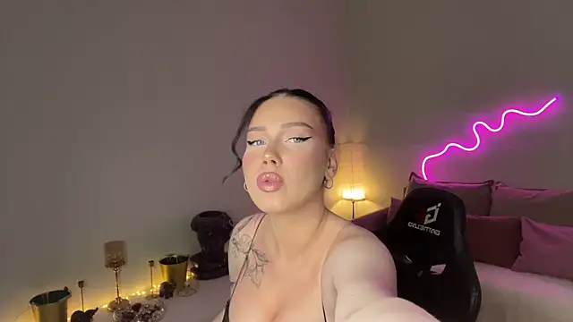 mistress_of_hearts' Live XXX Chat