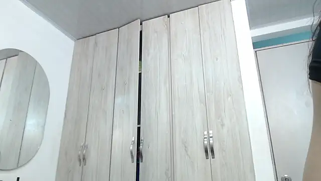 pinky_f00x's Live XXX Chat
