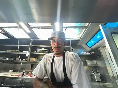 bigdickkane300 在線直播表演