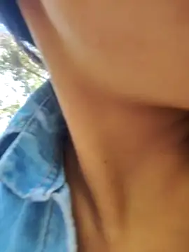 Astrid-- Adlı Modelin Canlı XXX Sohbeti