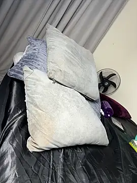 Hugemassivebootien Live XXX chat