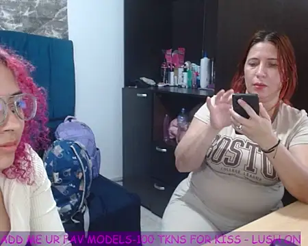 XXX chat uživo modela LITTLEKITTY19