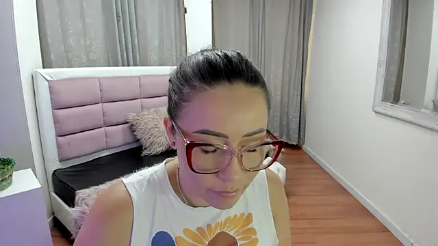 Chat +18 de gaby_trent ao vivo