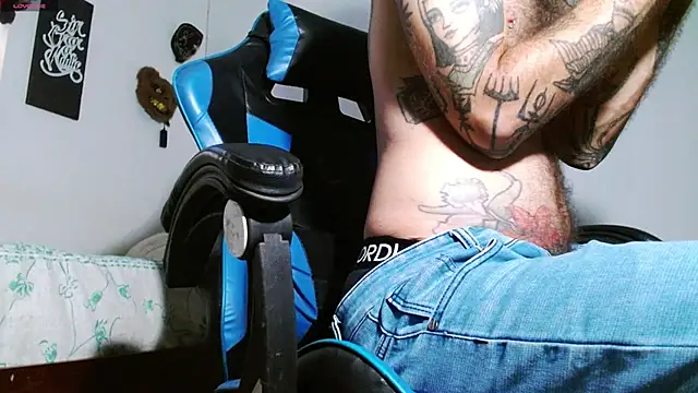 Tatted21xxx Chat XXX in diretta