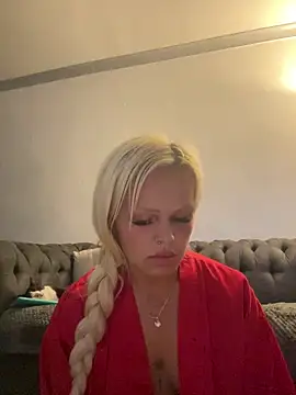 BlondeMilfXo – webcam-show