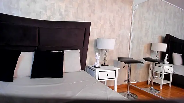 Chat XXX en directo de CynthiaMore