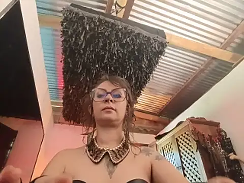 XXX chat uživo modela Serena_XYZ