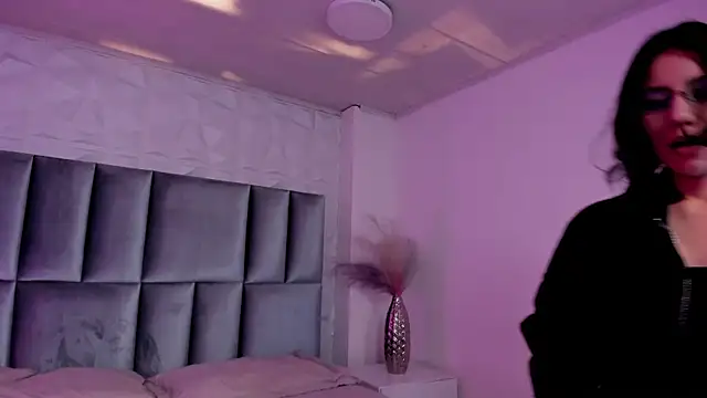 HollyPeach's Live XXX Chat