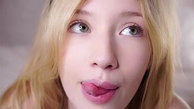 SunnivaCovil's Live XXX Chat