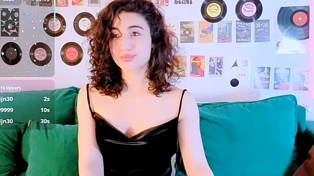 Maya_Rogerss Adlı Modelin Canlı XXX Sohbeti