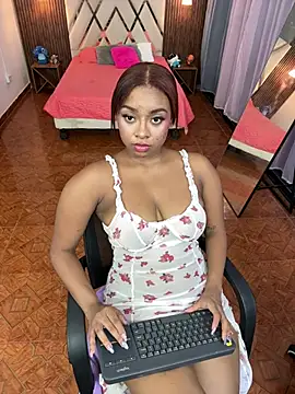 Chat XXX ao vivo de Kloe_rousse01