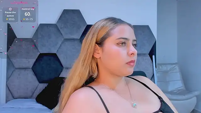 MikaelaStone's Live XXX Chat