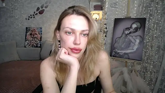 XXX chat uživo modela NickyAdamidi