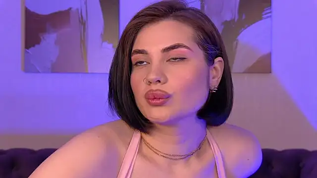 AdrianaToress' Live XXX Chat