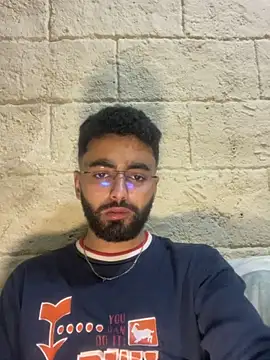 Arabic_male07: διαδικτυακό σόου στην κάμερα