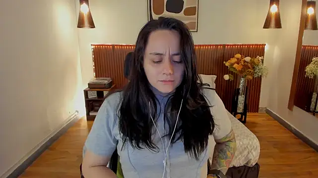 KatherineBond élő XXX-chatje