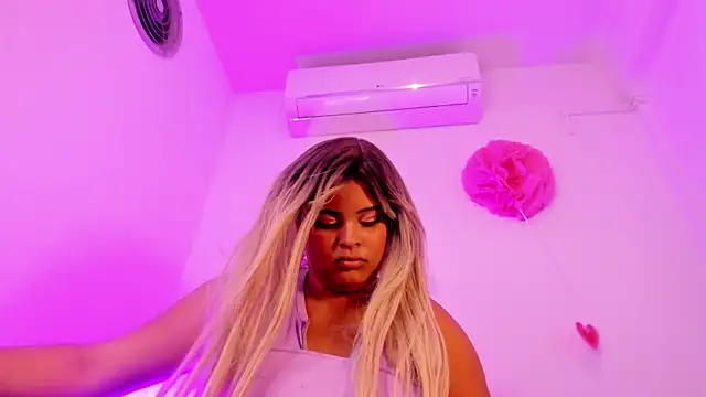 Živý XXX chat NaomiVelour