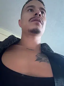 Czat XXX na żywo – DominickVegas