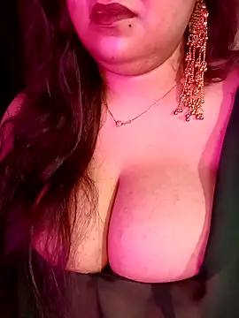 Suhanakhan04 Adlı Modelin Canlı XXX Sohbeti