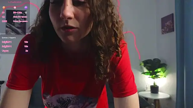 Show modela laracroftmansion na web-kameri