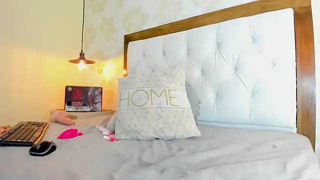 IRISCLARK1 Adlı Modelin Canlı XXX Sohbeti