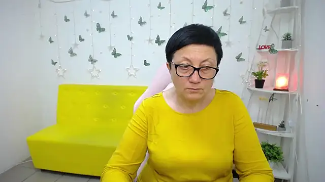 EmilyL0ve Adlı Modelin Canlı XXX Sohbeti