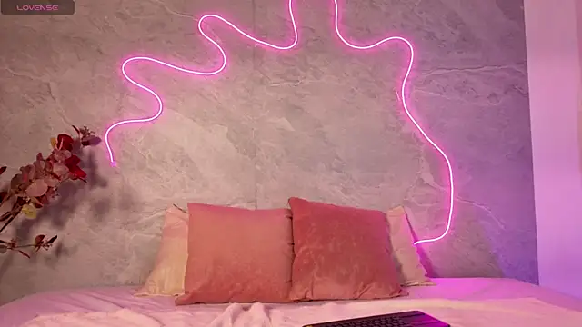 EmilyWhite1 Live XXX-Chat
