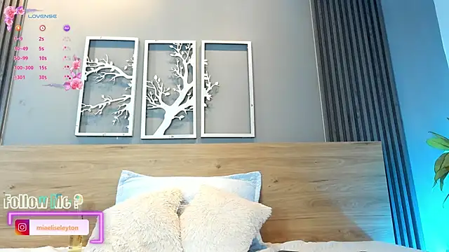 Elise-Leyton Adlı Modelin Canlı XXX Sohbeti