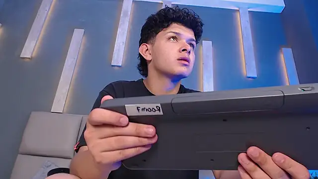 TiagoRussh – webcam-show
