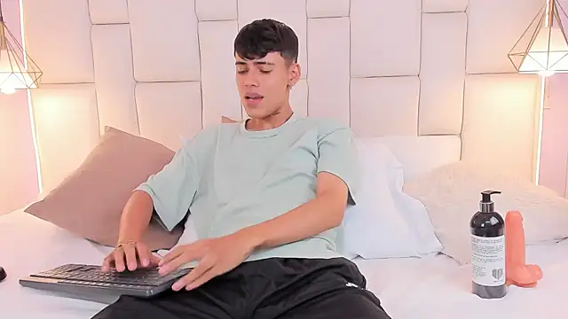 Chatroom XXX en direct de JacobFerrer