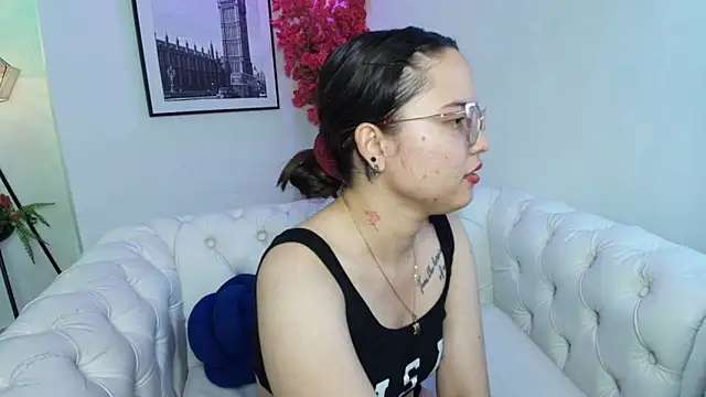 XXX chat uživo modela Shady_bug