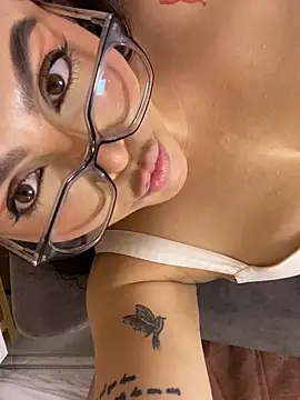 Chat XXX ao vivo de AlmaraRouge