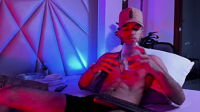 Thiagoferreti's Webcam Show