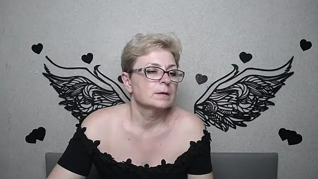 EmiliaGree's Live XXX Chat