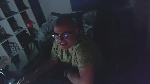 ravingr4d4 Webcam Show