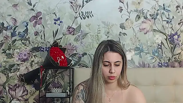 RoseDiamond06 Adlı Modelin Canlı XXX Sohbeti