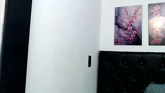 pinky_f00x's Live XXX Chat