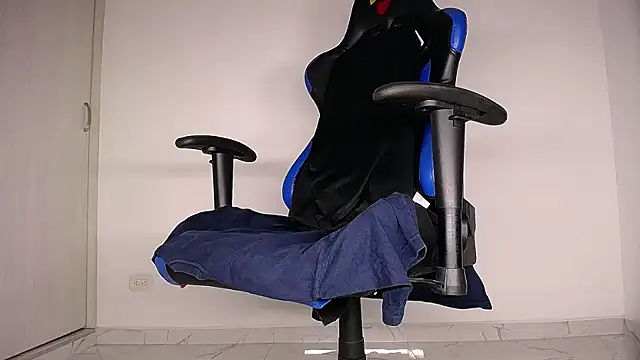 MAXJONES_2's Live XXX Chat