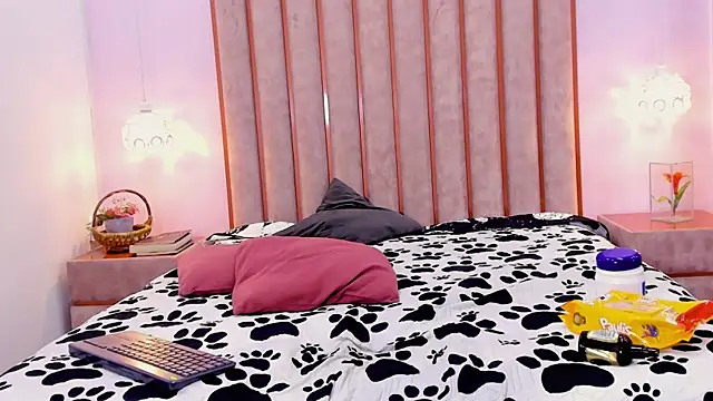 Chat XXX en directo de Lucie_Red