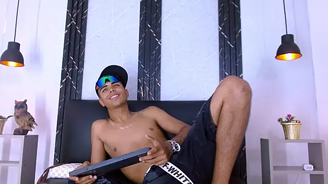 Show modela Spenser_Mccall na web-kameri
