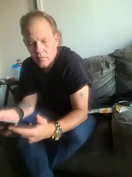 yourMasterisBoredn Live XXX chat
