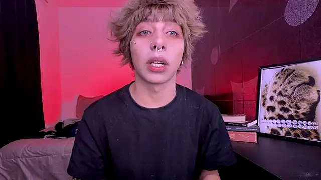 Aronn_44 লাইভ XXX চ্যাট