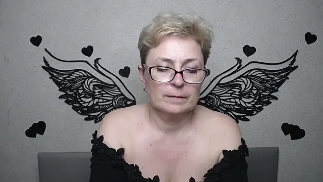 EmiliaGree Chat XXX live