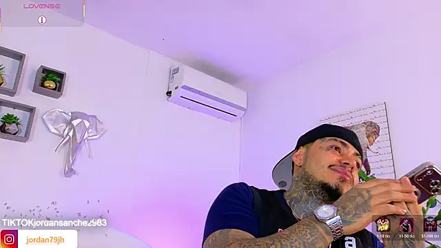 Show modela JordanSmiith_ na web-kameri
