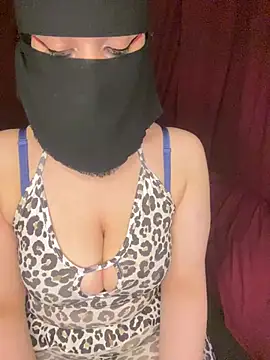 RooVaaN-Xx Adlı Modelin Canlı XXX Sohbeti