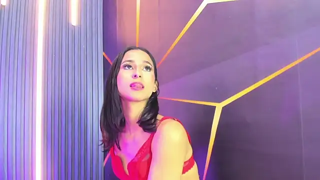 Miss_Isa_ Show in webcam