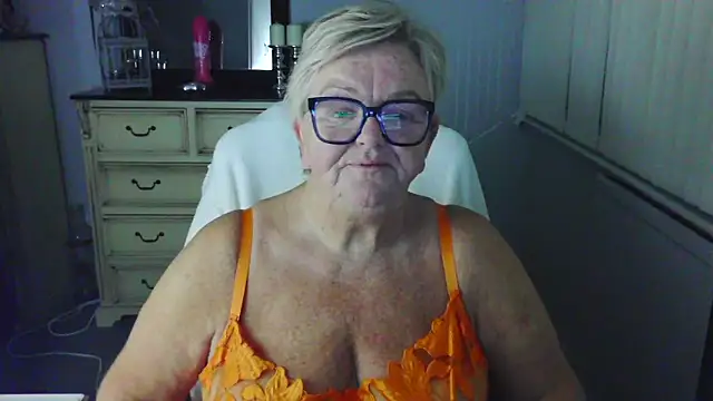 BridgetBlueEyes' Live XXX Chat