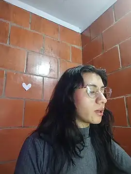 Amanda_x1 Adlı Modelin Canlı XXX Sohbeti