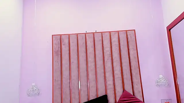 Lucie_Red Adlı Modelin Canlı XXX Sohbeti
